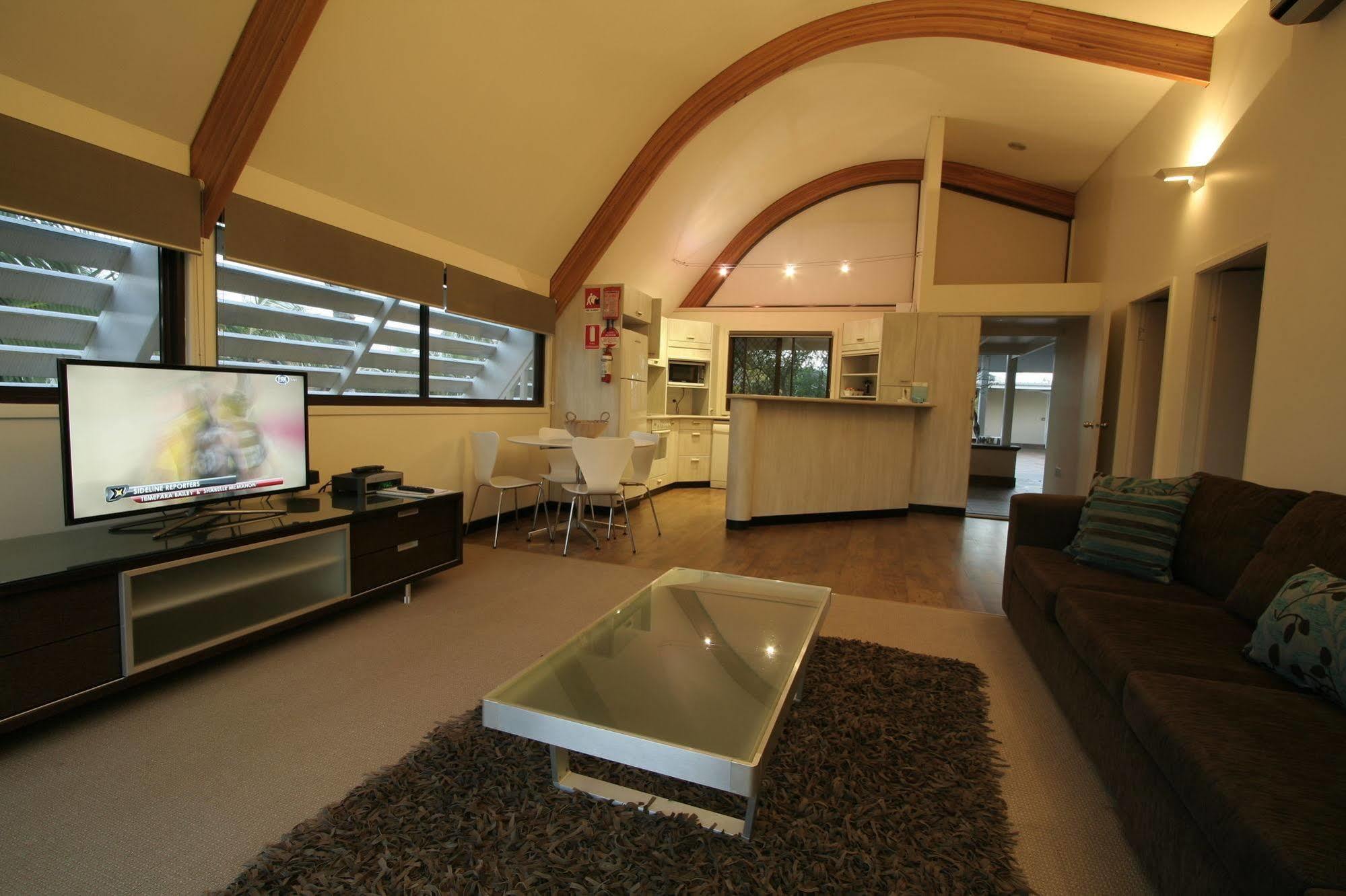 Hotel Waves Byron Bay Esterno foto