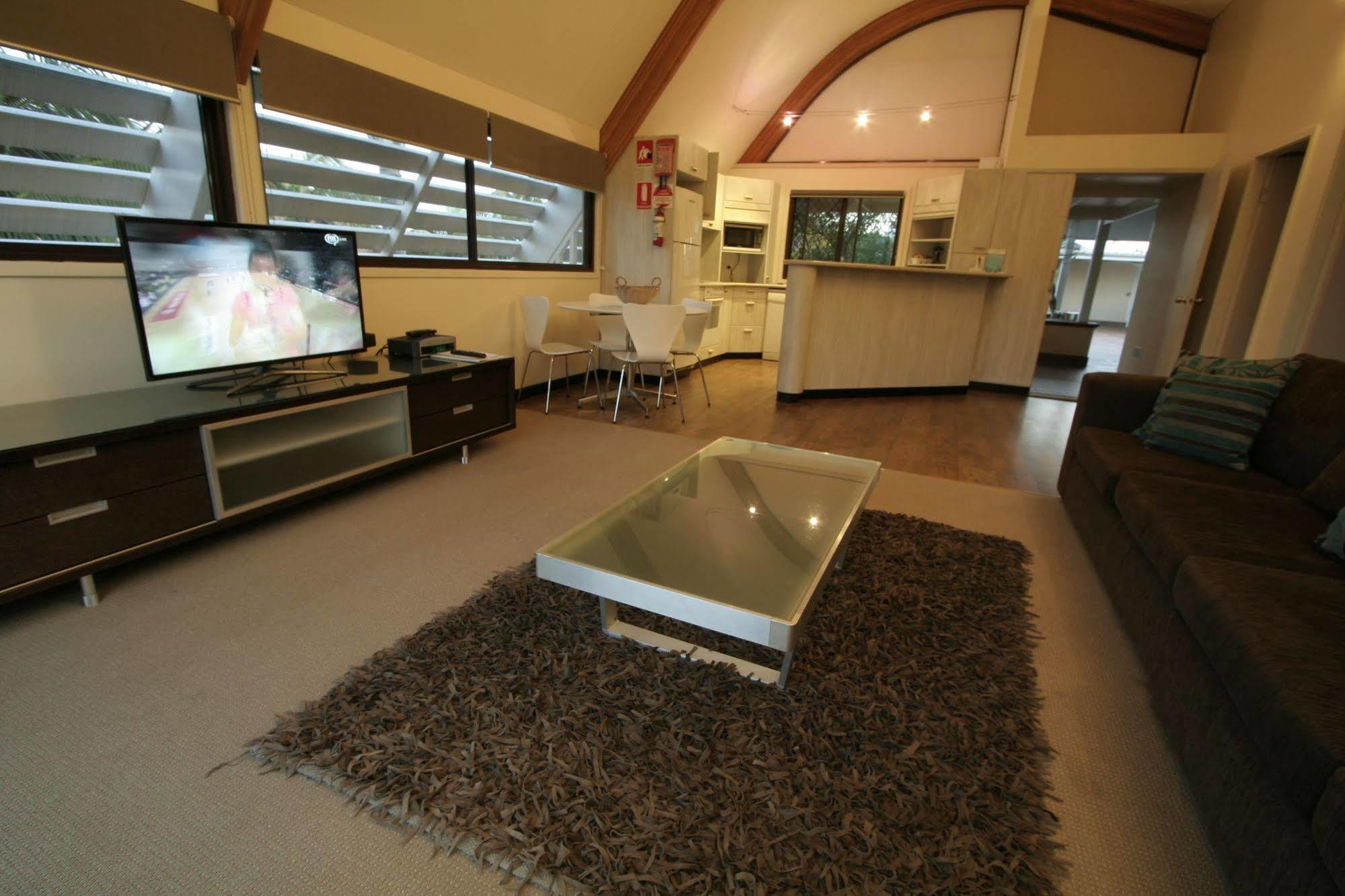 Hotel Waves Byron Bay Esterno foto